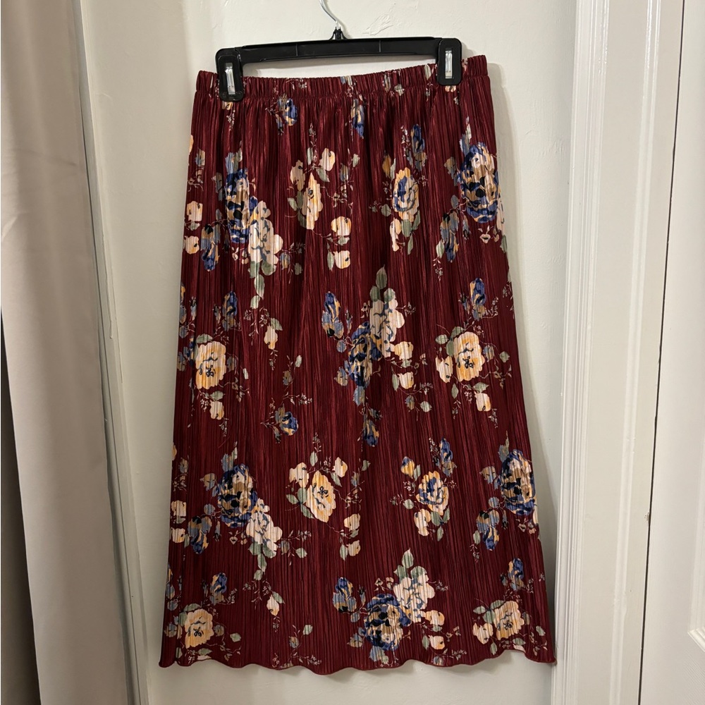 Everleigh Burgundy Floral Skirt sz Sm